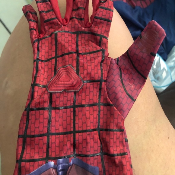 Disneys Spider-Man costume - Picture 2 of 3